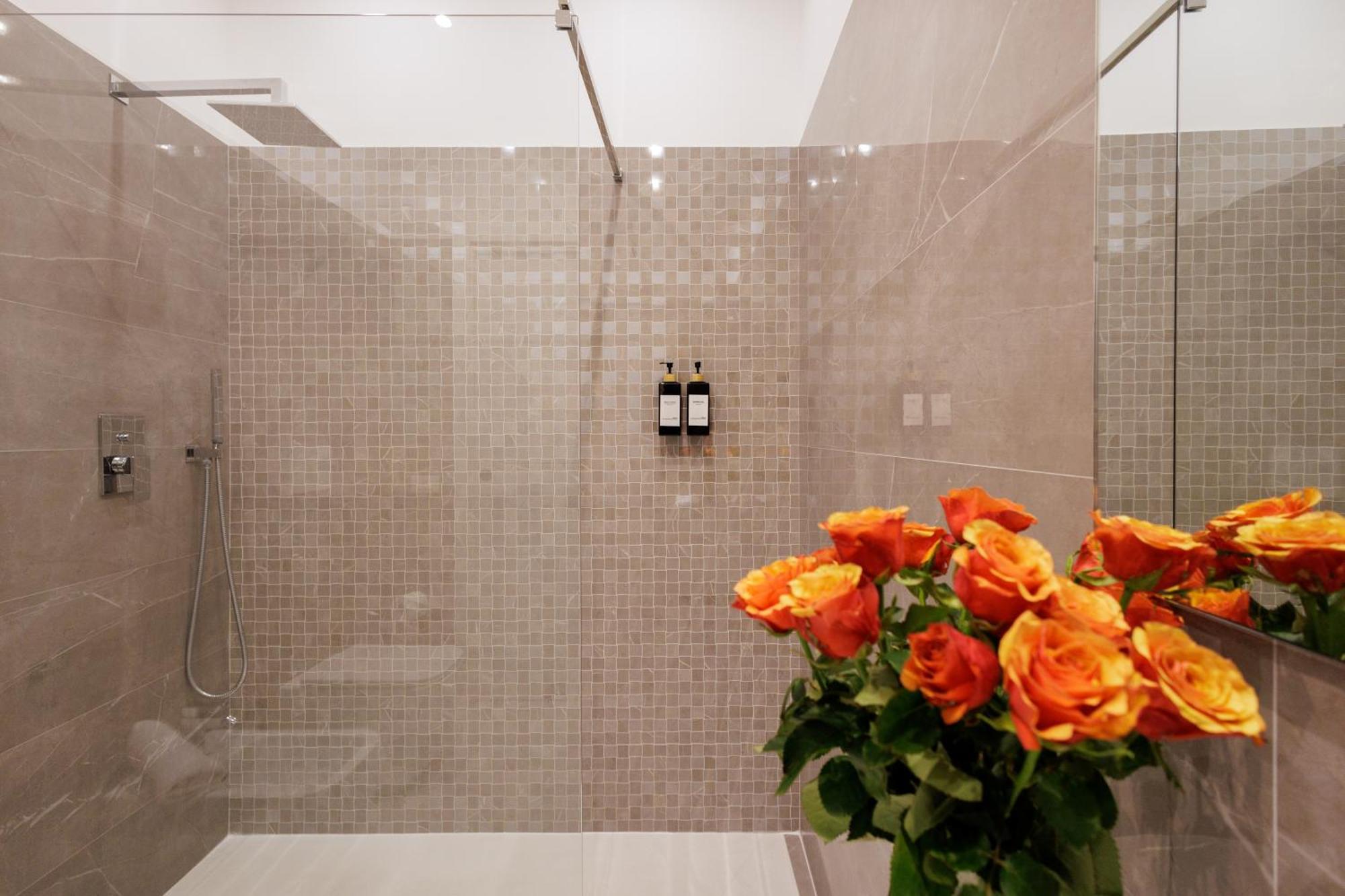 Genoa Lux Apartments With Parking Ngoại thất bức ảnh