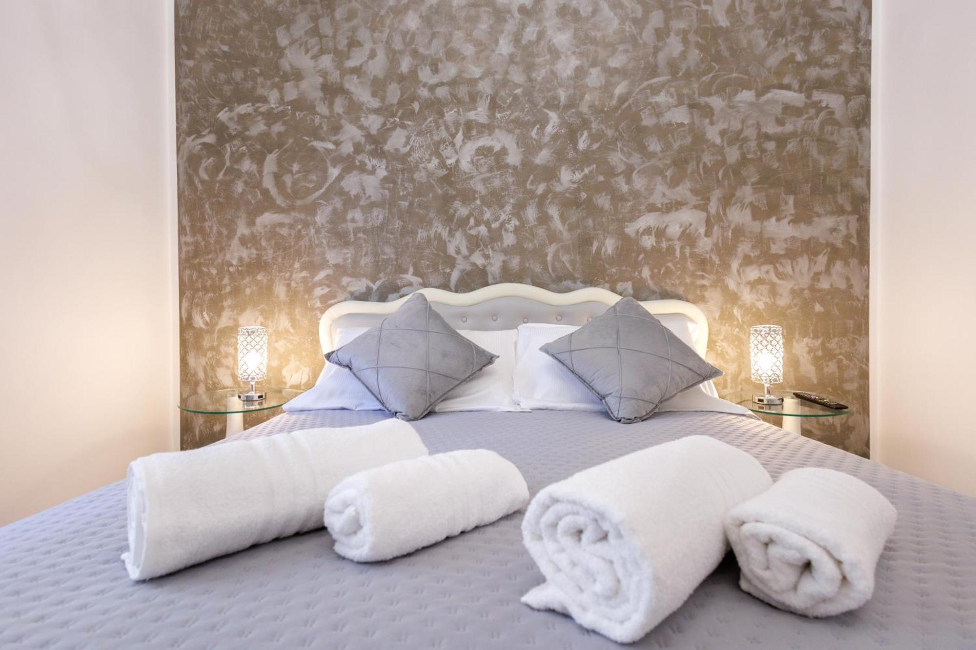 Genoa Lux Apartments With Parking Ngoại thất bức ảnh