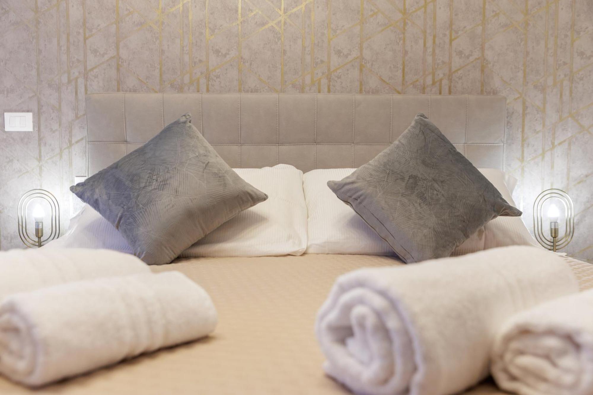 Genoa Lux Apartments With Parking Ngoại thất bức ảnh